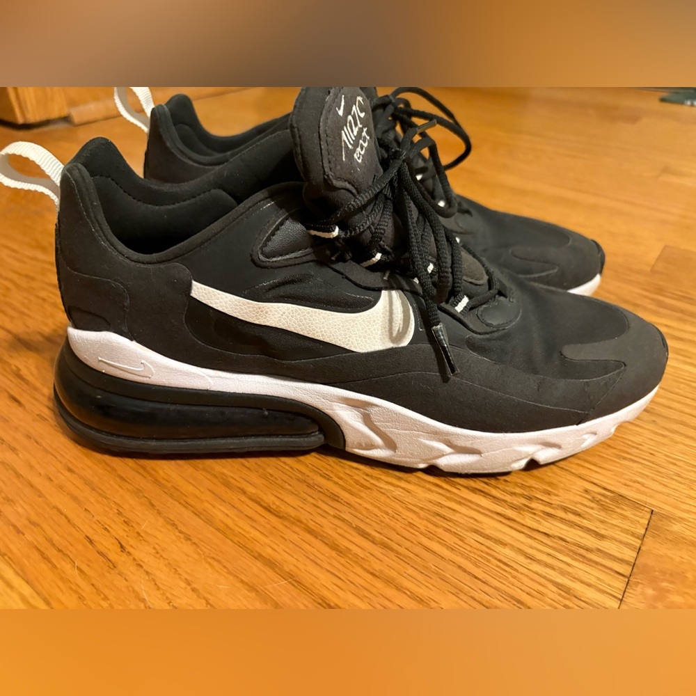 NIKE Women’s Air Max 270 React Size 10